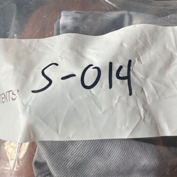 Lululemon Cloud Gray Graphic Athleisure Snap Button Polo in Size Small - Picture 6 of 6